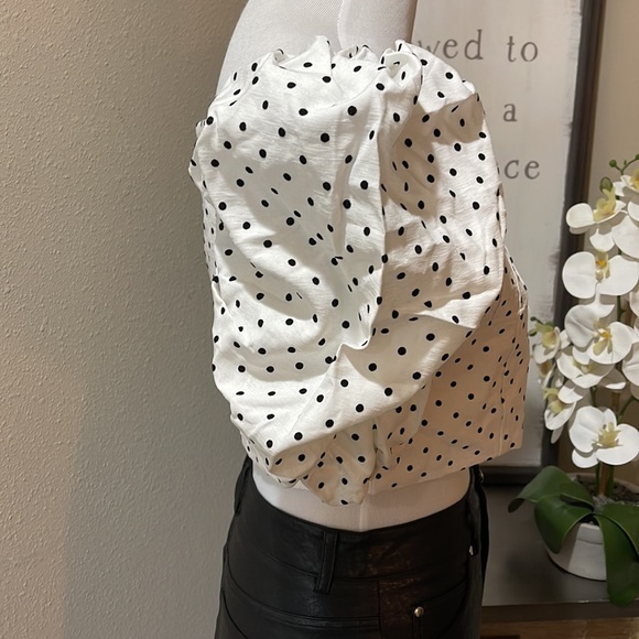 Puff Sleeve Crop top.                  TRN5 - Picture 5 of 6